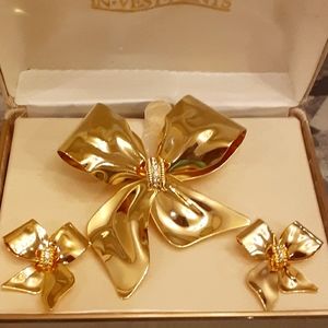 Vtg (in original box)TARA Bow brooch & earring set